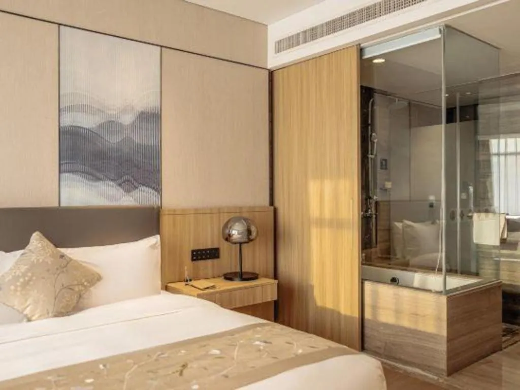 Bed in CITIC Jinling Hotel