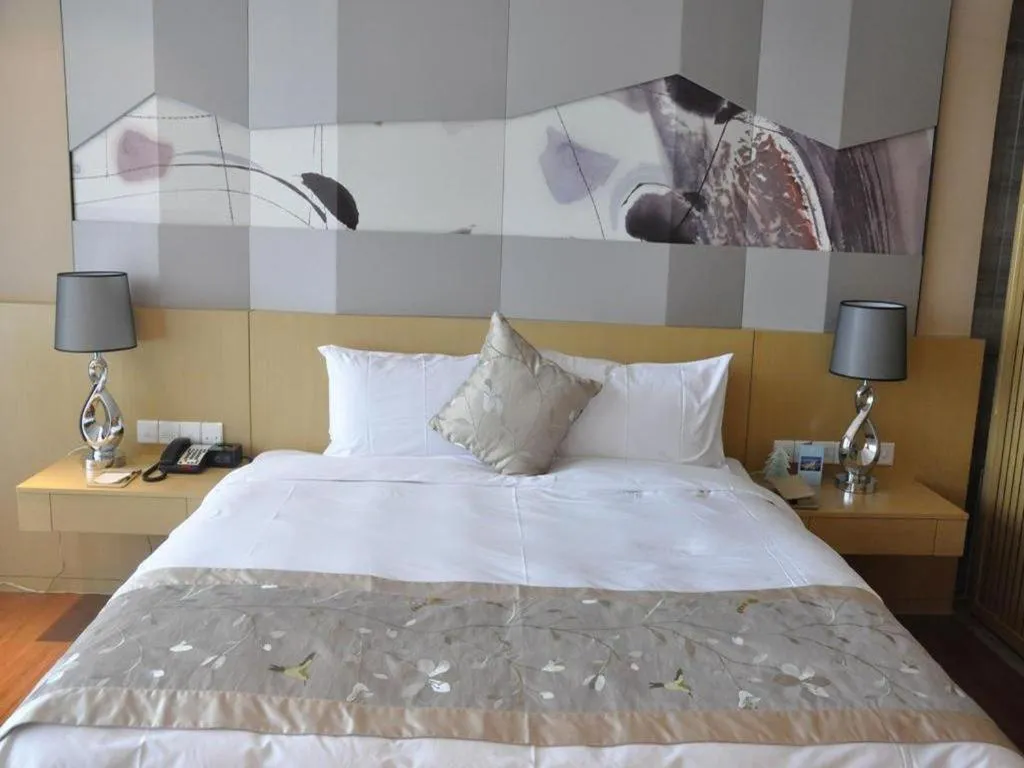 Bed in CITIC Jinling Hotel