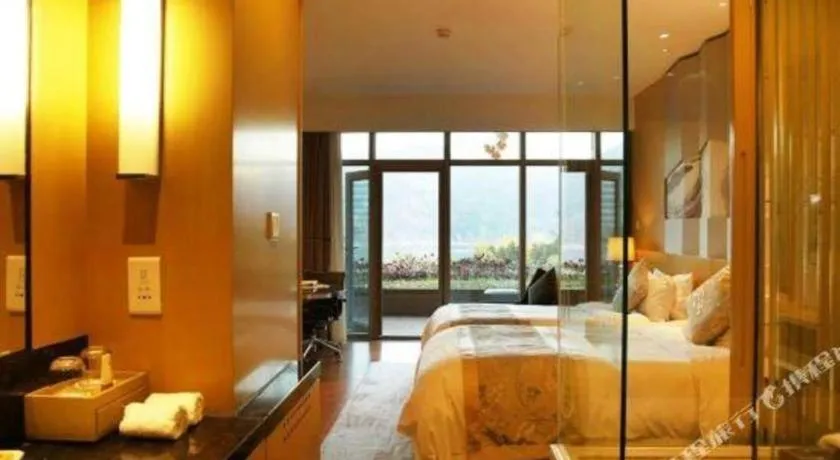 Bed in CITIC Jinling Hotel