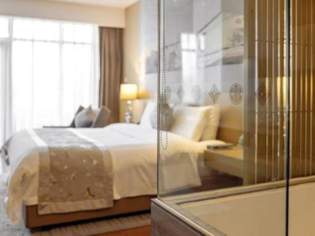 Bed in CITIC Jinling Hotel