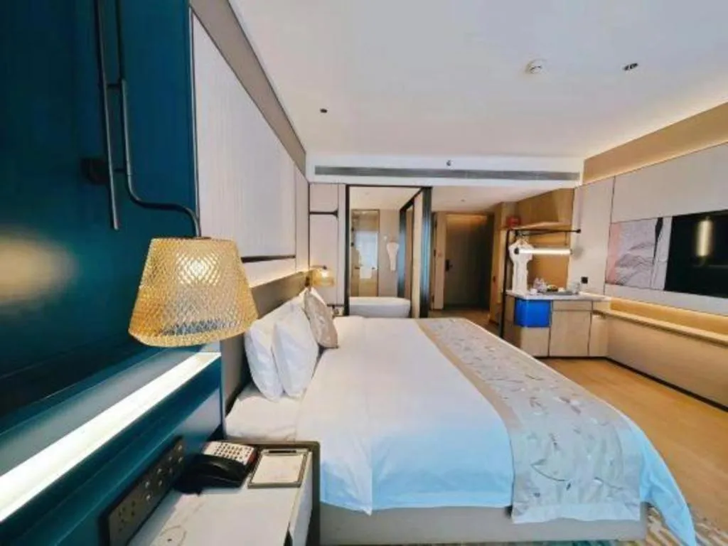 Bed in CITIC Jinling Hotel