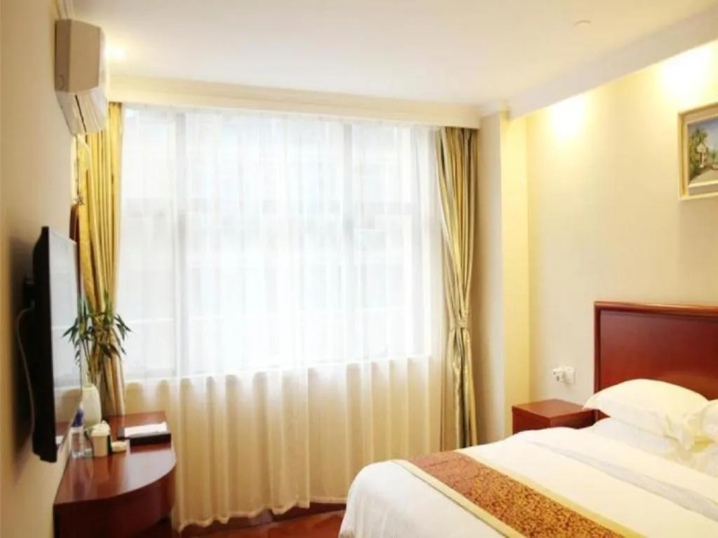 Bed in GreenTree Inn Fuyang Yijing International North Business