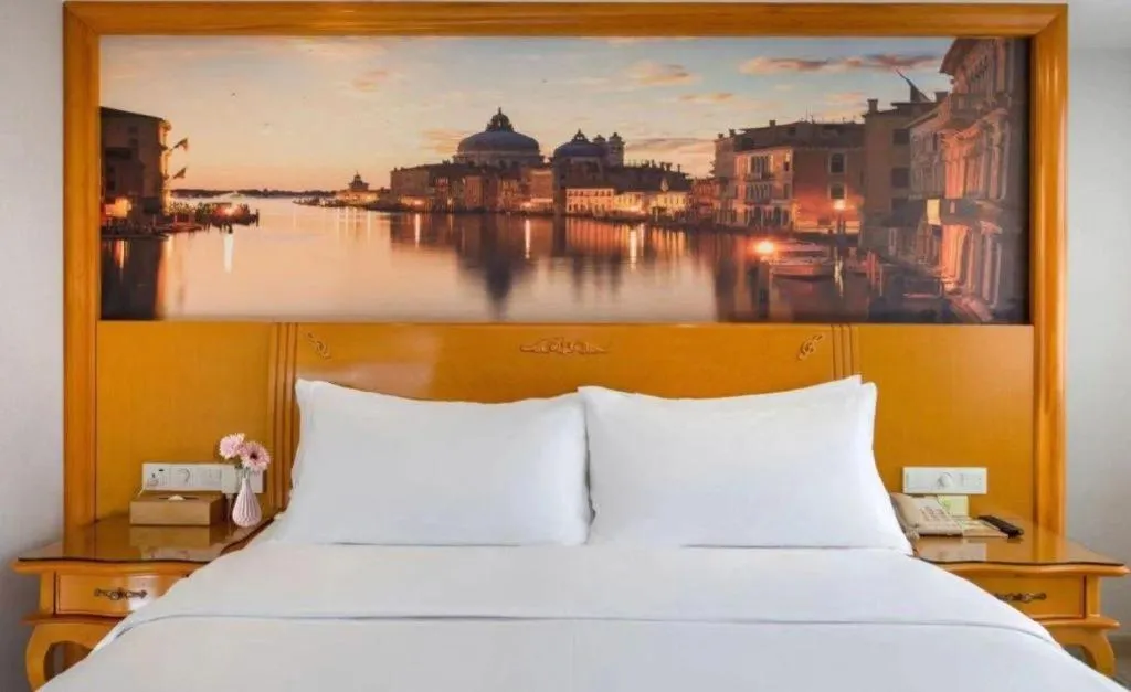 Bed in Vienna International Shenzhen Tianan Digital City