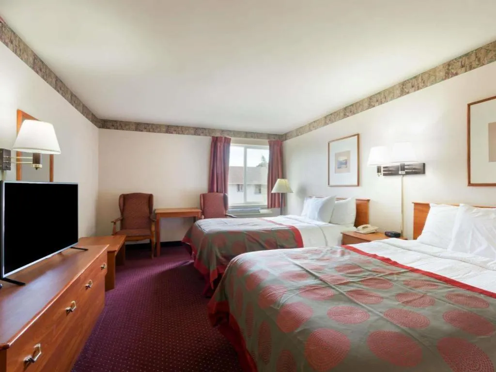 Bed in Ramada by Wyndham SeaTac Airport North