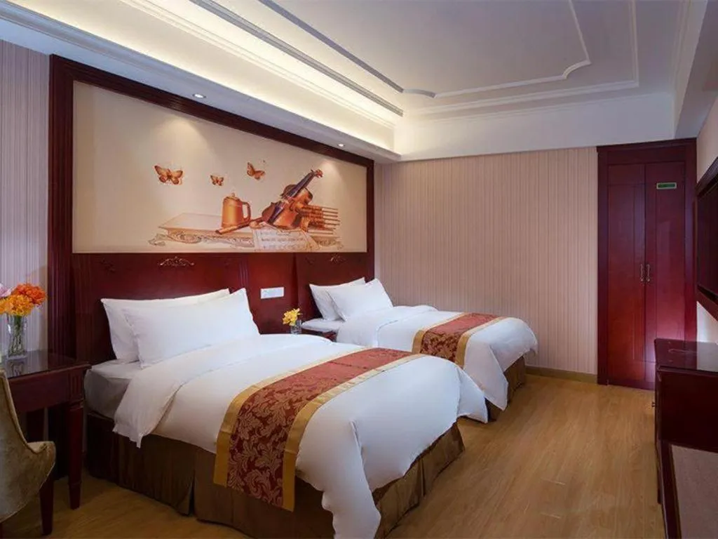 Bed in Vienna Hotel Shenzhen Exhibition Center Gangxia Metro Station