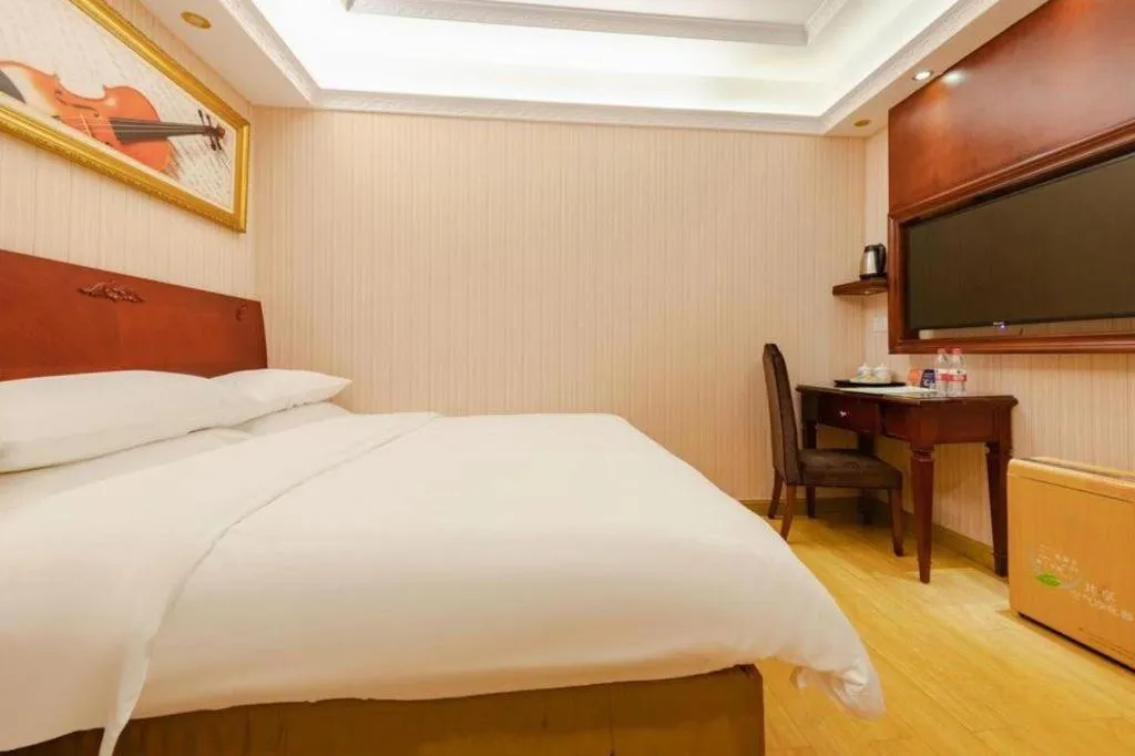 Bed in Vienna Hotel Shenzhen Exhibition Center Gangxia Metro Station