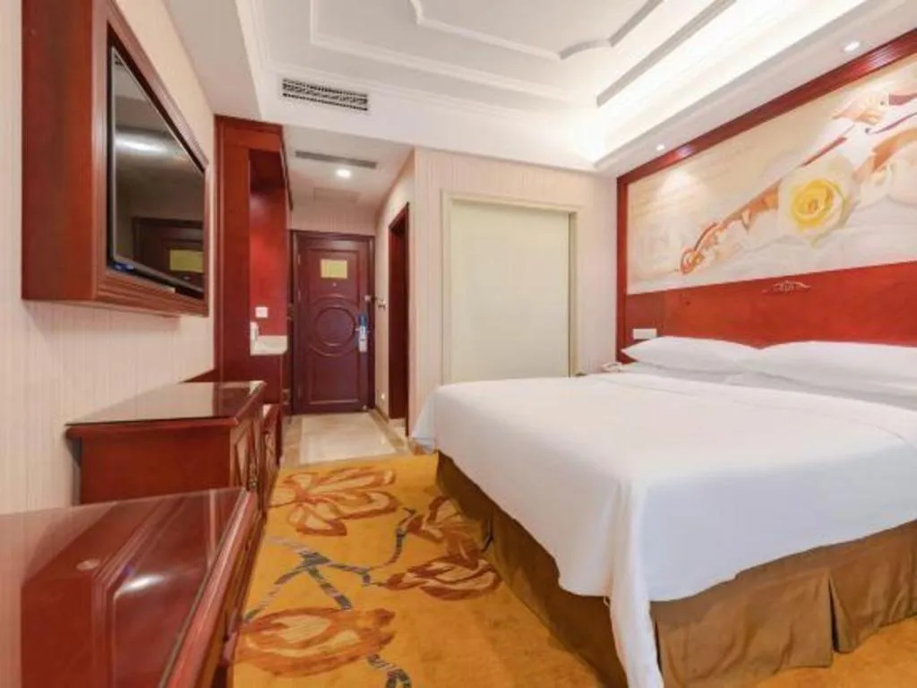 Bed in Vienna Hotel Shenzhen Exhibition Center Gangxia Metro Station