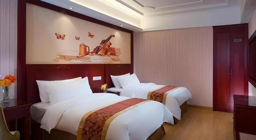 Bed in Vienna Hotel Shenzhen Exhibition Center Gangxia Metro Station
