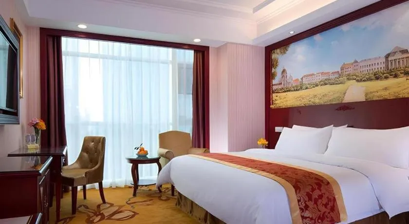 Bed in Vienna Hotel Shenzhen Exhibition Center Gangxia Metro Station