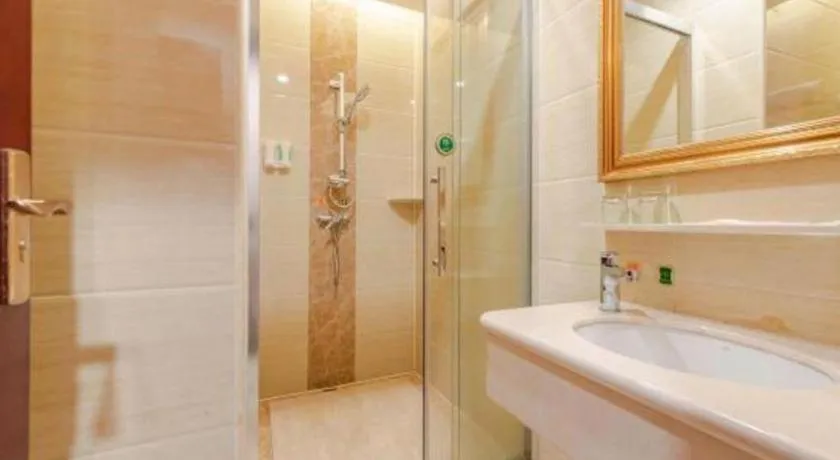 Vienna Hotel Shenzhen Exhibition Center Gangxia Metro Station