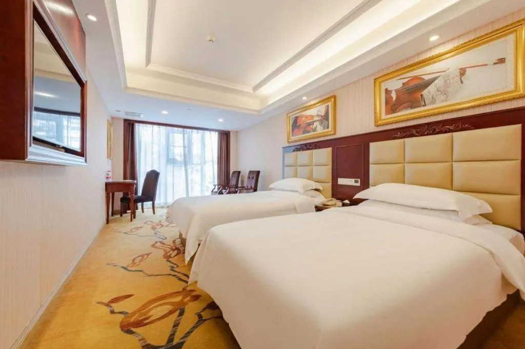 Bed in Vienna Hotel Shenzhen Exhibition Center Gangxia Metro Station