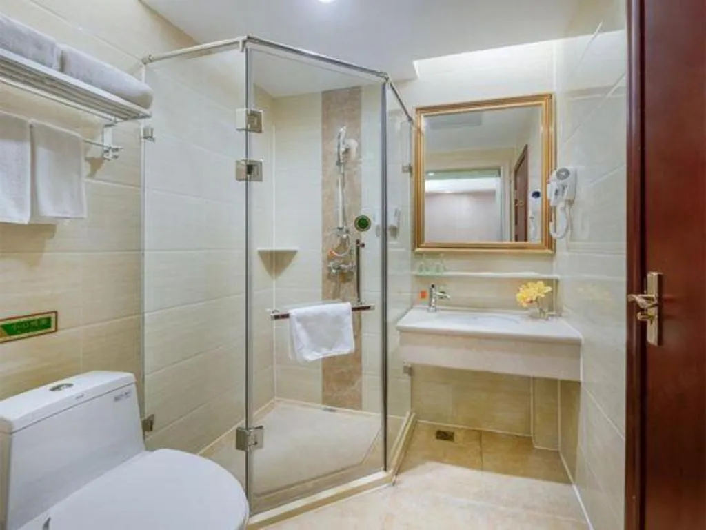 Vienna Hotel Shenzhen Exhibition Center Gangxia Metro Station