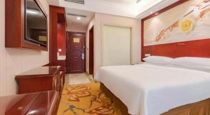 Bed in Vienna Hotel Shenzhen Exhibition Center Gangxia Metro Station