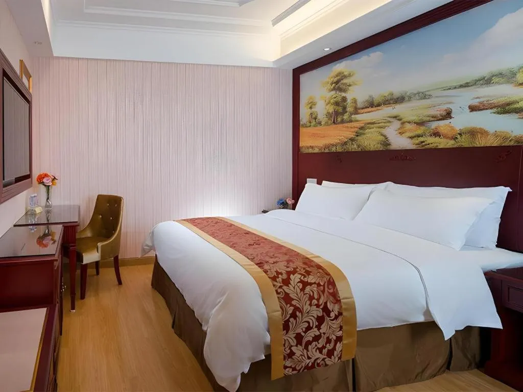 Bed in Vienna Hotel Shenzhen Exhibition Center Gangxia Metro Station