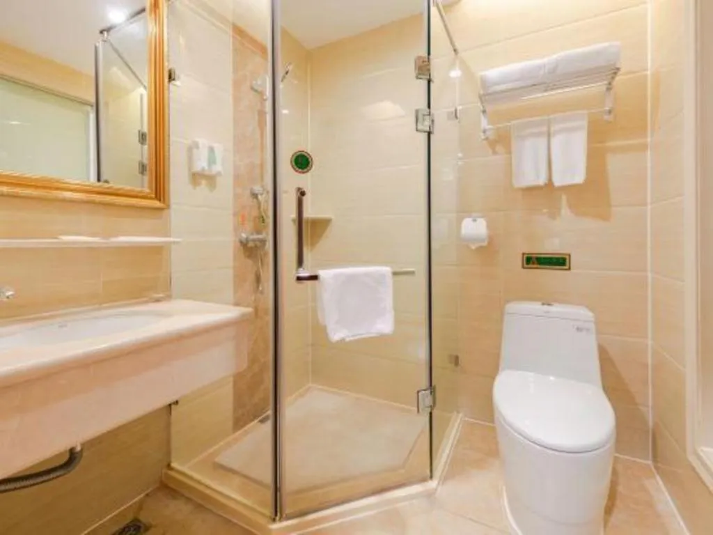 Vienna Hotel Shenzhen Exhibition Center Gangxia Metro Station