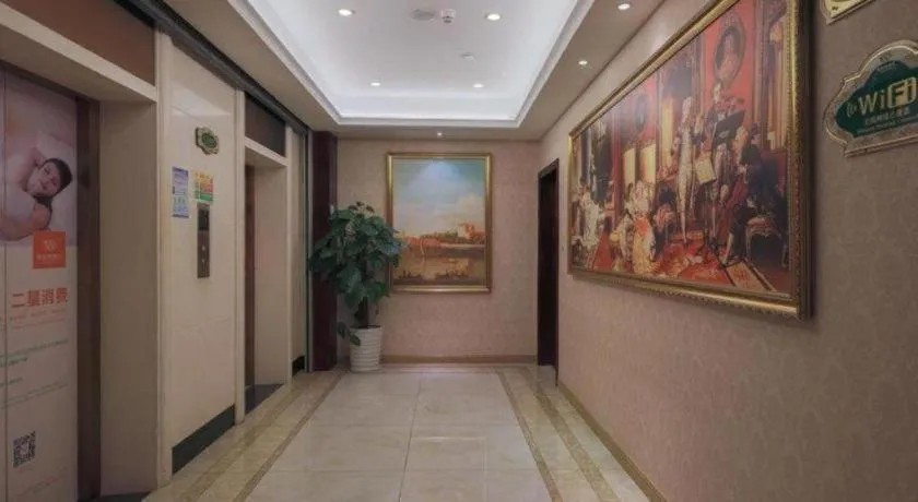 Vienna Hotel Shenzhen Exhibition Center Gangxia Metro Station