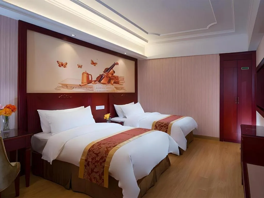 Bed in Vienna Hotel Shenzhen Exhibition Center Gangxia Metro Station