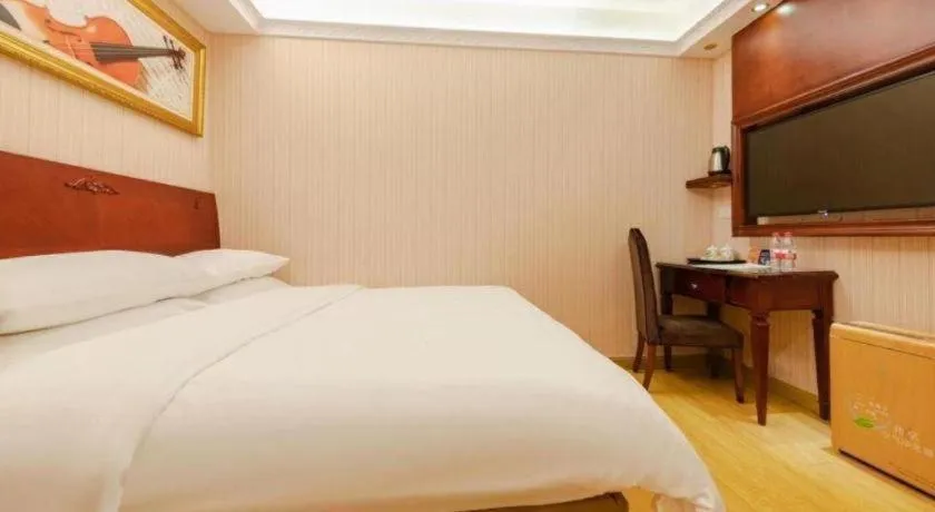 Bed in Vienna Hotel Shenzhen Exhibition Center Gangxia Metro Station