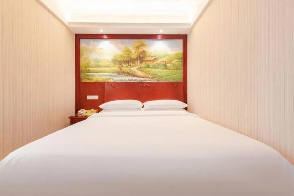 Bed in Vienna Hotel Shenzhen Exhibition Center Gangxia Metro Station