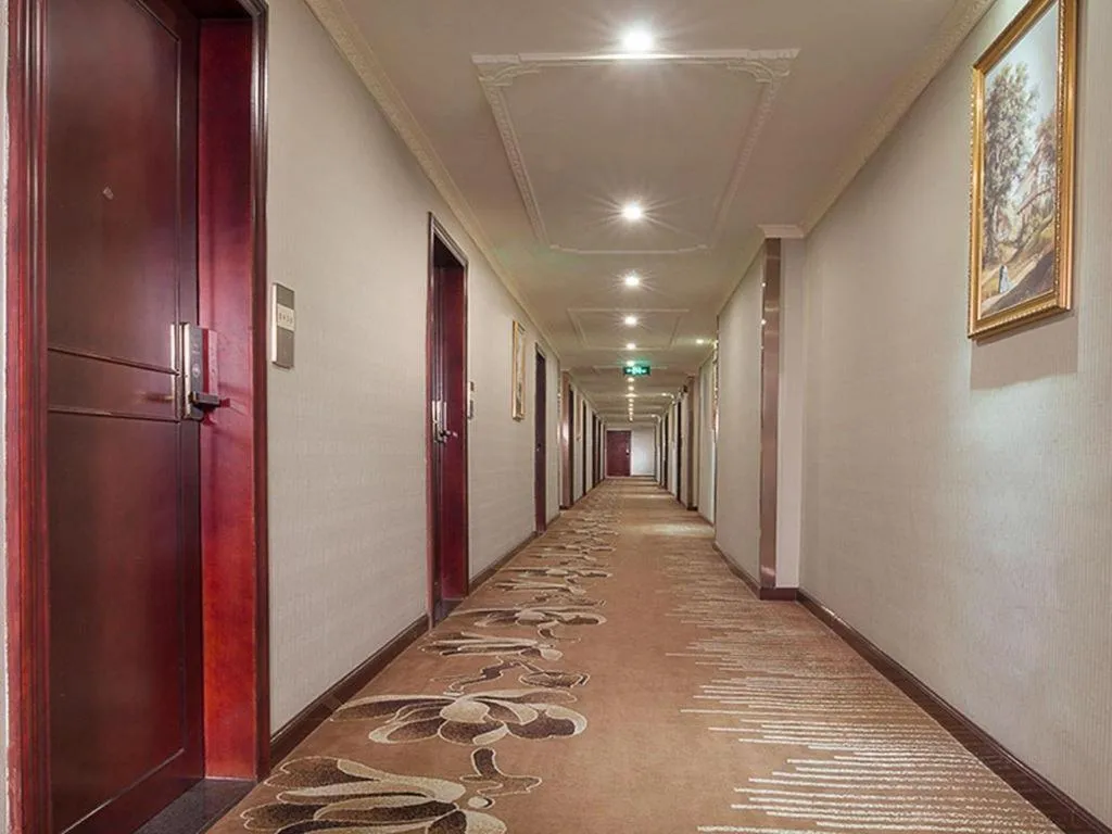 Vienna Hotel Shenzhen Exhibition Center Gangxia Metro Station