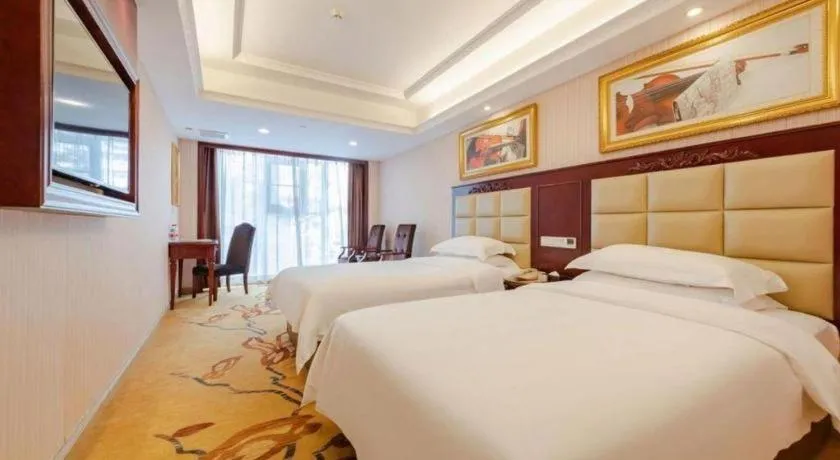 Bed in Vienna Hotel Shenzhen Exhibition Center Gangxia Metro Station