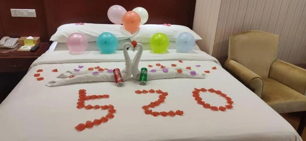 Bed in Vienna Hotel Shenzhen Exhibition Center Gangxia Metro Station