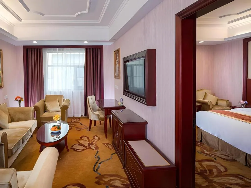 Bed in Vienna Hotel Shenzhen Exhibition Center Gangxia Metro Station