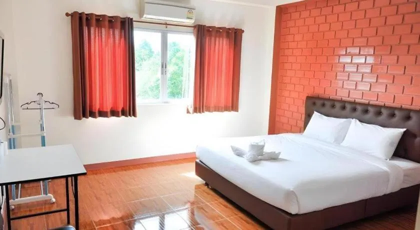 Bed in Bussarakam Place Hotel