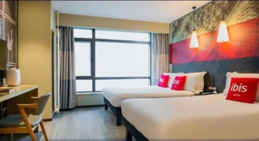 Bed in ibis Xian South Gate