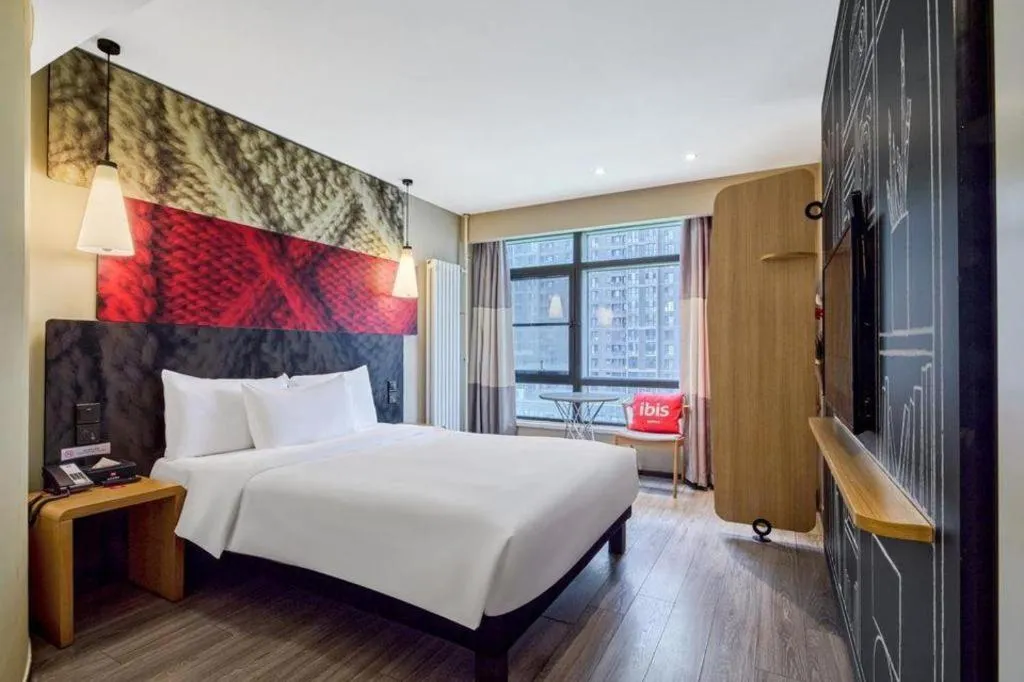 Bed in ibis Xian South Gate