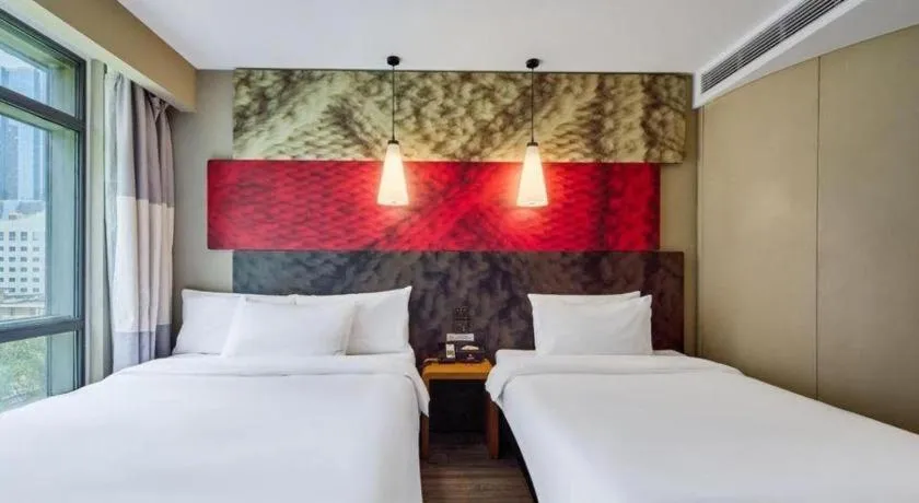 Bed in ibis Xian South Gate