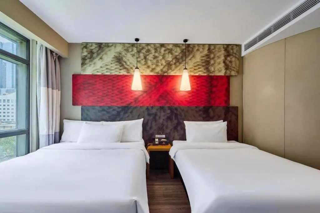 Bed in ibis Xian South Gate