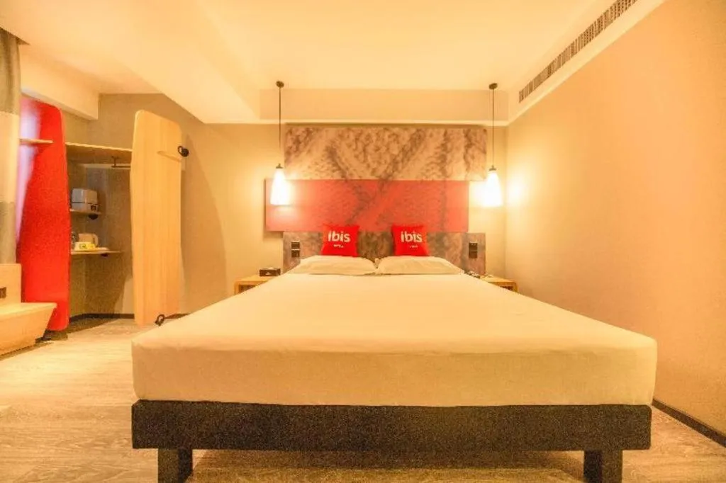 Bed in ibis Shenyang north station