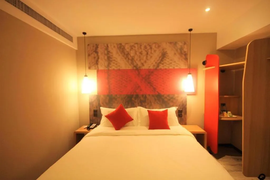 Bed in ibis Shenyang north station