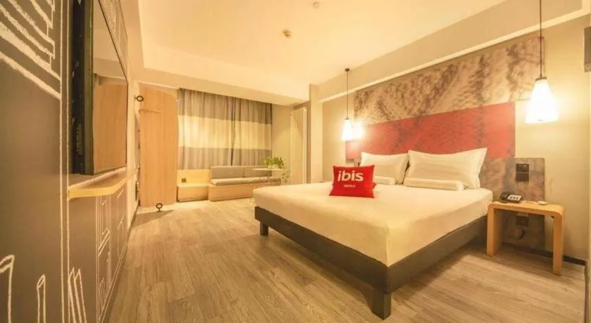 Bed in ibis Shenyang north station