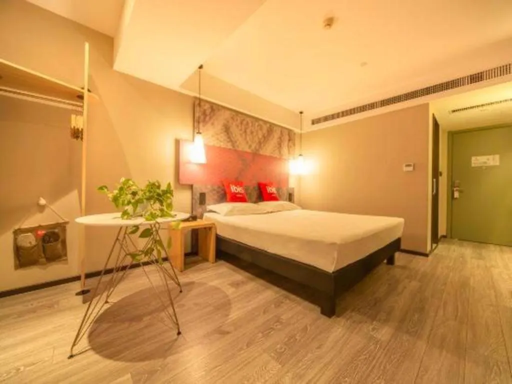 Bed in ibis Shenyang north station