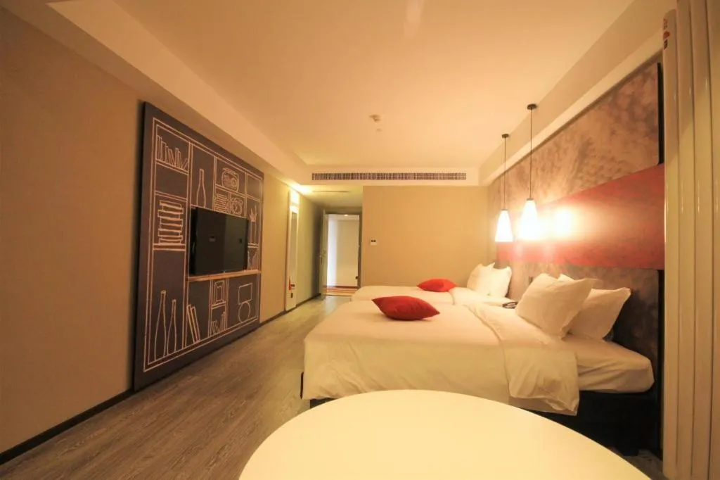 Bed in ibis Shenyang north station