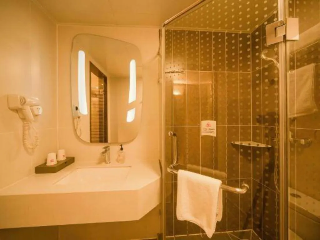 ibis Shenyang north station