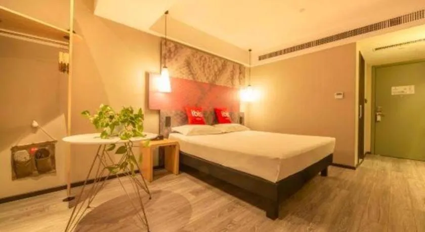 Bed in ibis Shenyang north station