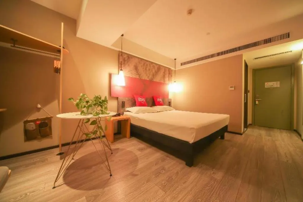 Bed in ibis Shenyang north station