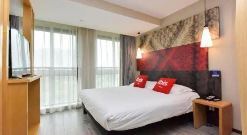 Bed in ibis Wuxi Jiangnan University