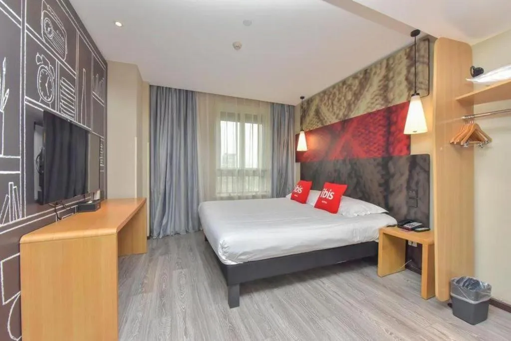 Bed in ibis Wuxi Jiangnan University