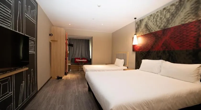 Bed in ibis Wuxi Jiangnan University