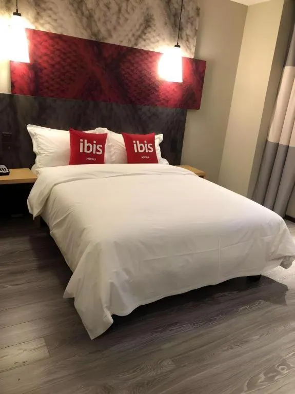Bed in ibis Wuxi Jiangnan University