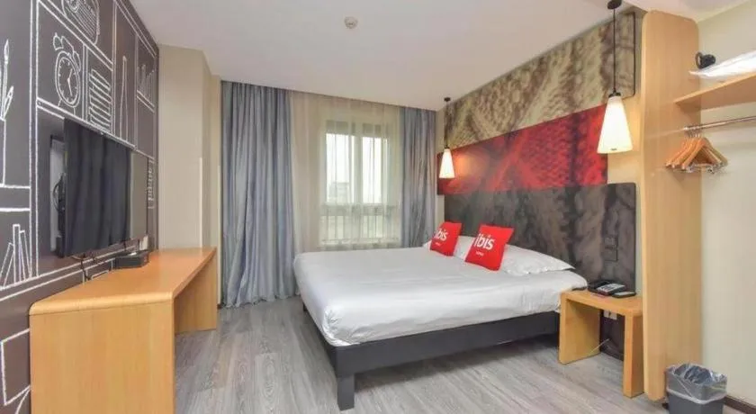 Bed in ibis Wuxi Jiangnan University