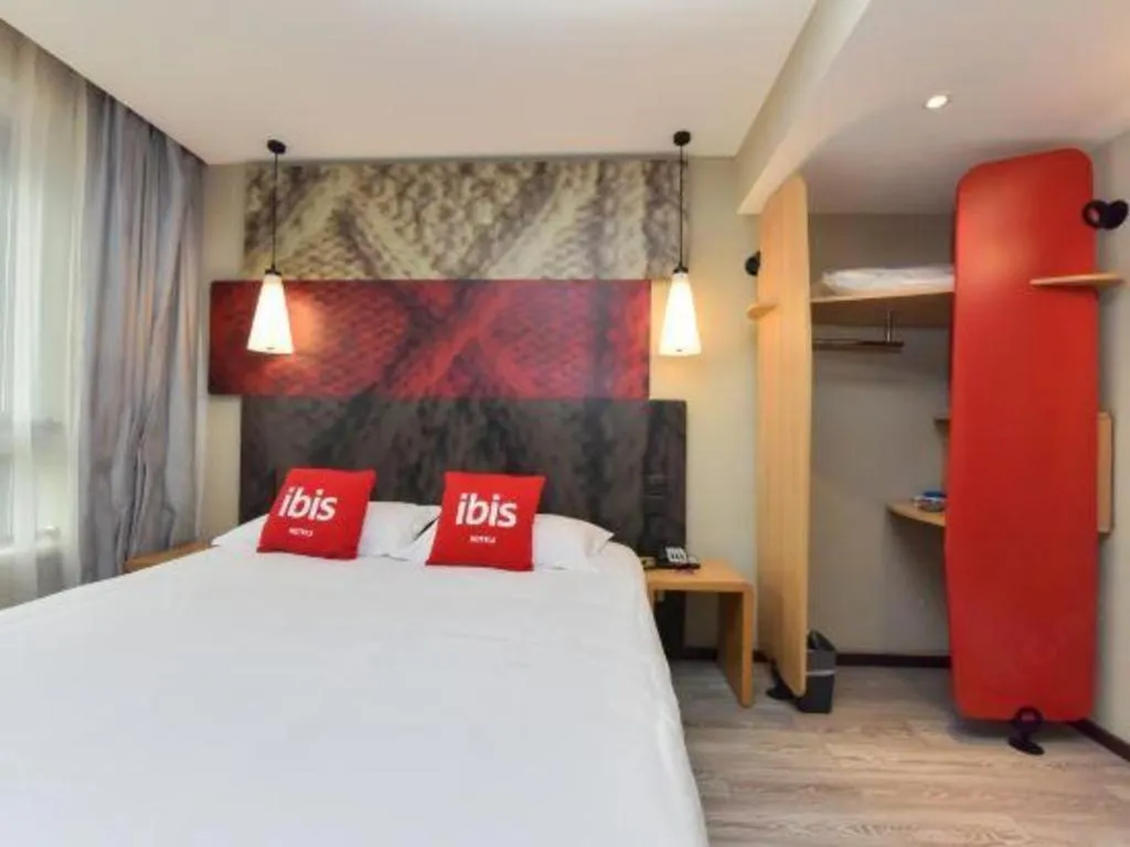 Bed in ibis Wuxi Jiangnan University