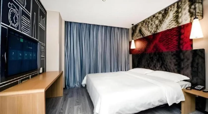 Bed in ibis Wuxi Jiangnan University