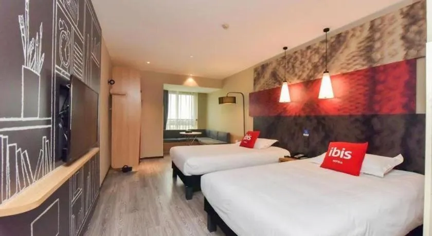 Bed in ibis Wuxi Jiangnan University