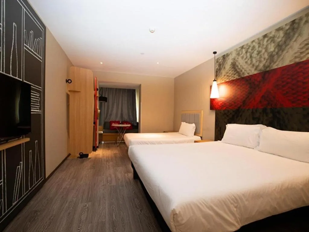 Bed in ibis Wuxi Jiangnan University