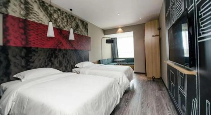 Bed in ibis Wuxi Jiangnan University